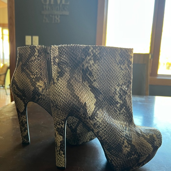 Platform python booties. - Picture 2 of 4